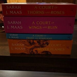 ACOTAR Book Set, missing the second book, great shape!